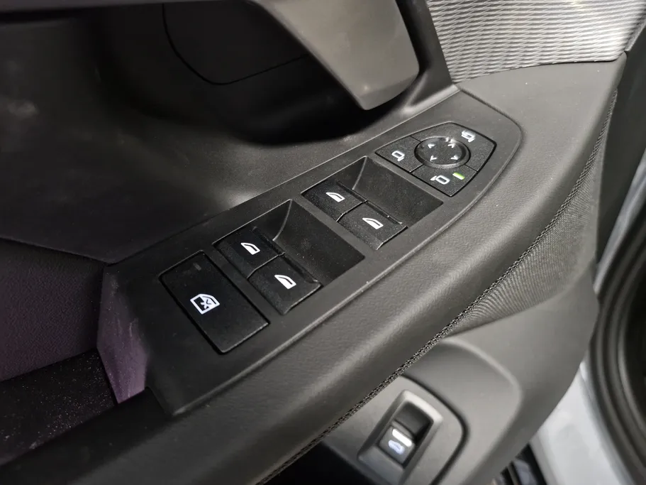 بي ام دبليو الفئة الخامسة 520i 2025 