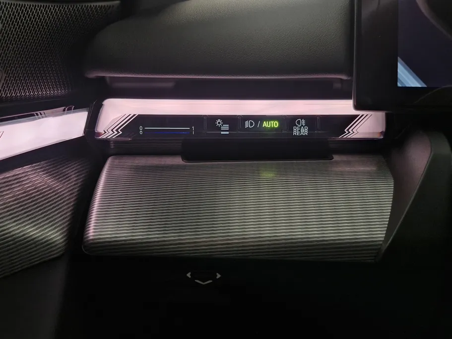 بي ام دبليو الفئة الخامسة 520i 2025 