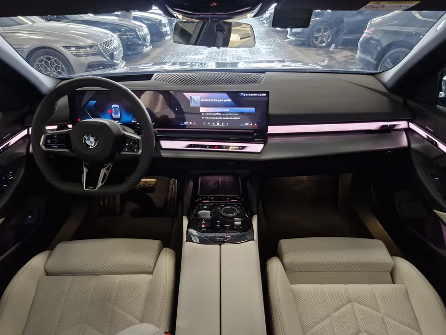 بي ام دبليو الفئة الخامسة 520i 2025 