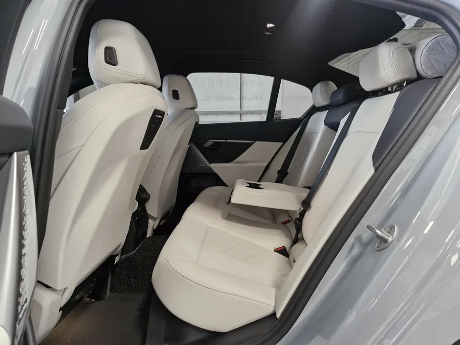 بي ام دبليو الفئة الخامسة 520i 2025 