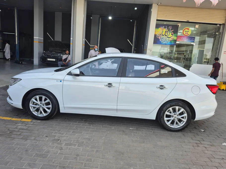 ام جي 5 STD 2023 