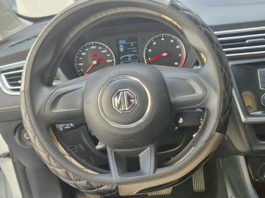 ام جي 5 STD 2023 