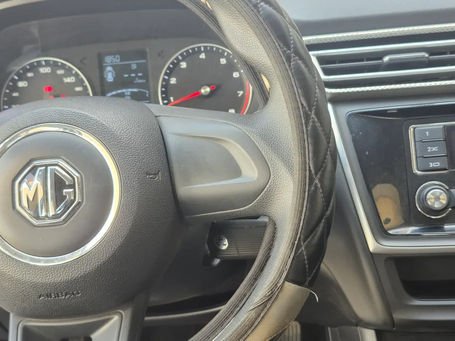 ام جي 5 STD 2023 