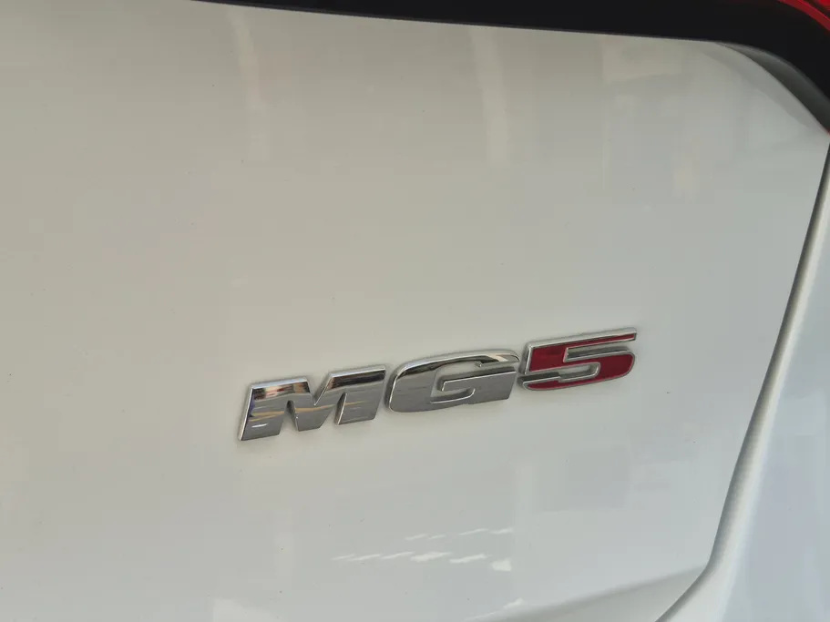 ام جي 5 STD 2023 