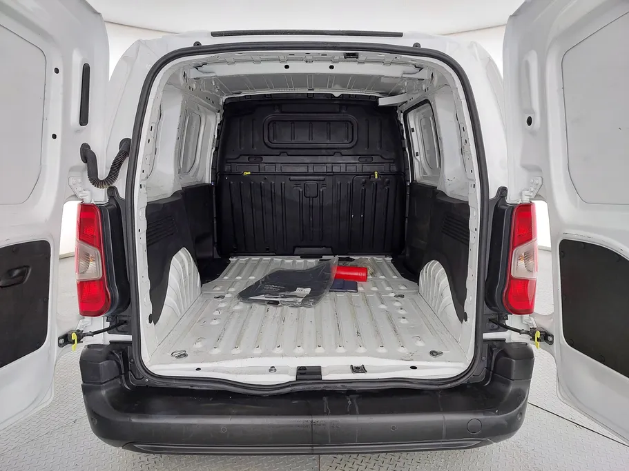 2022 Peugeot Partner Short van 