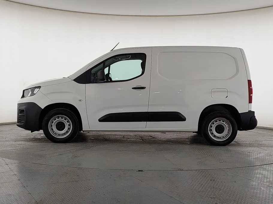 2022 Peugeot Partner Short van 