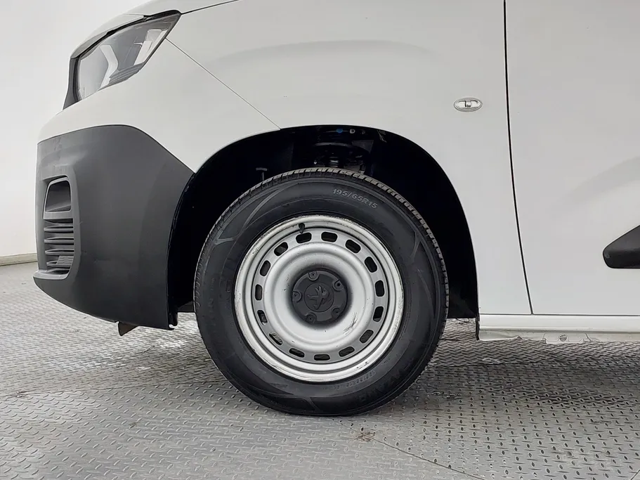 2022 Peugeot Partner Short van 