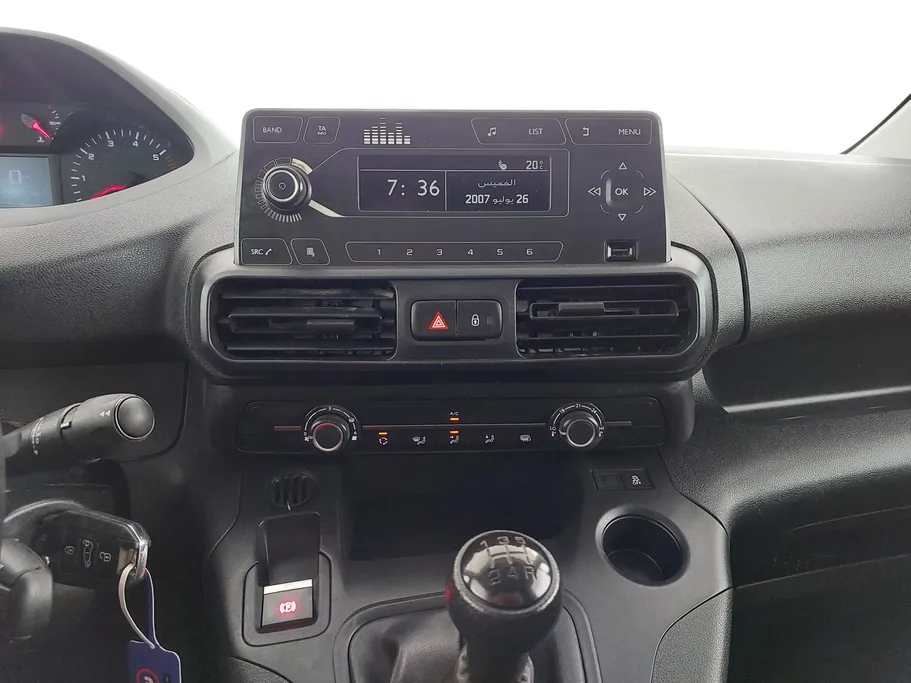 2022 Peugeot Partner Short van 