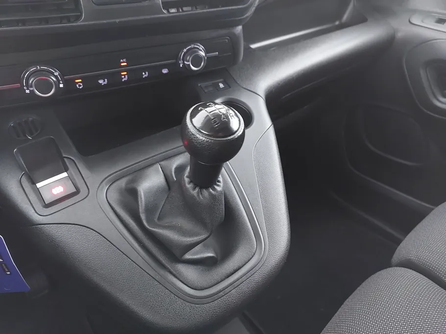 2022 Peugeot Partner Short van 