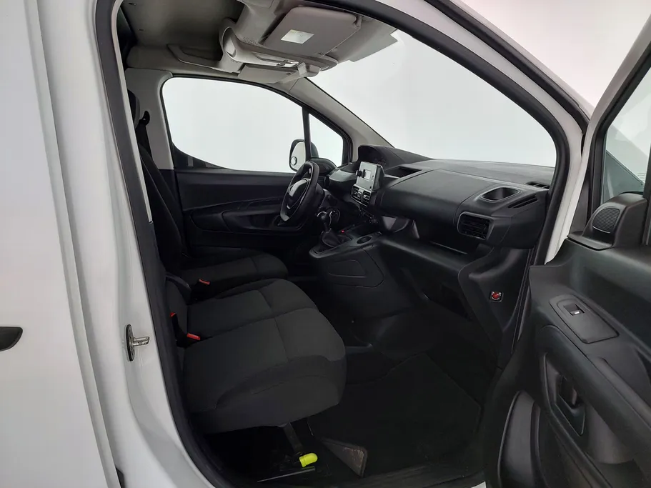 2022 Peugeot Partner Short van 