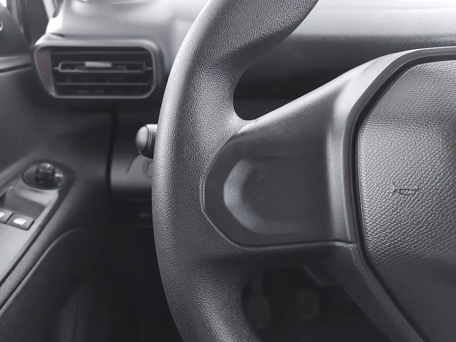 2022 Peugeot Partner Short van 