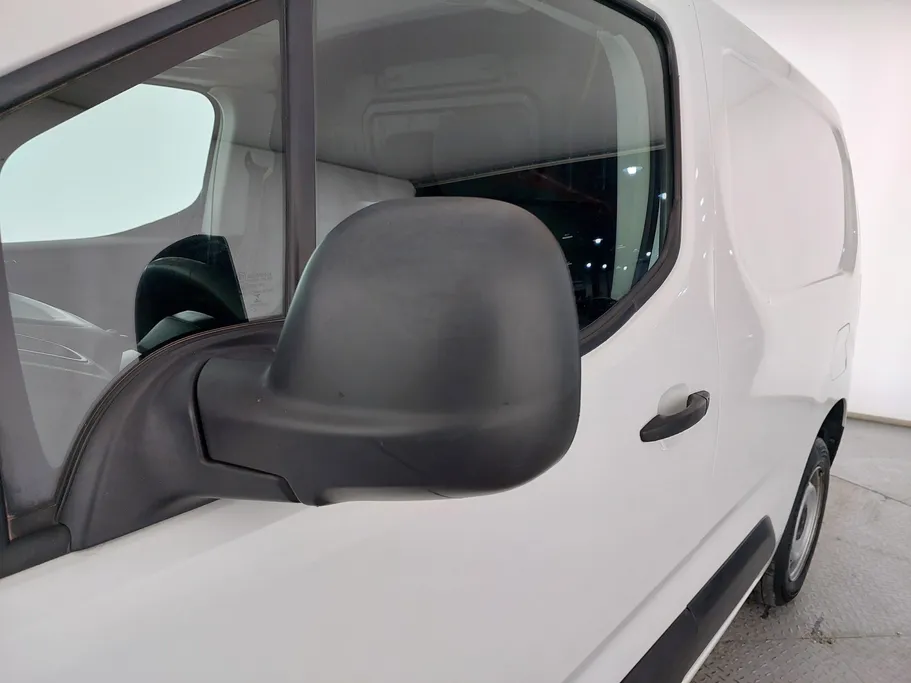 2022 Peugeot Partner Short van 