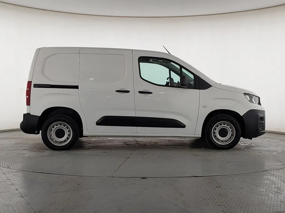 2022 Peugeot Partner Short van 