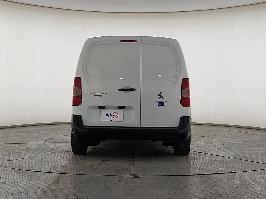 2022 Peugeot Partner Short van 