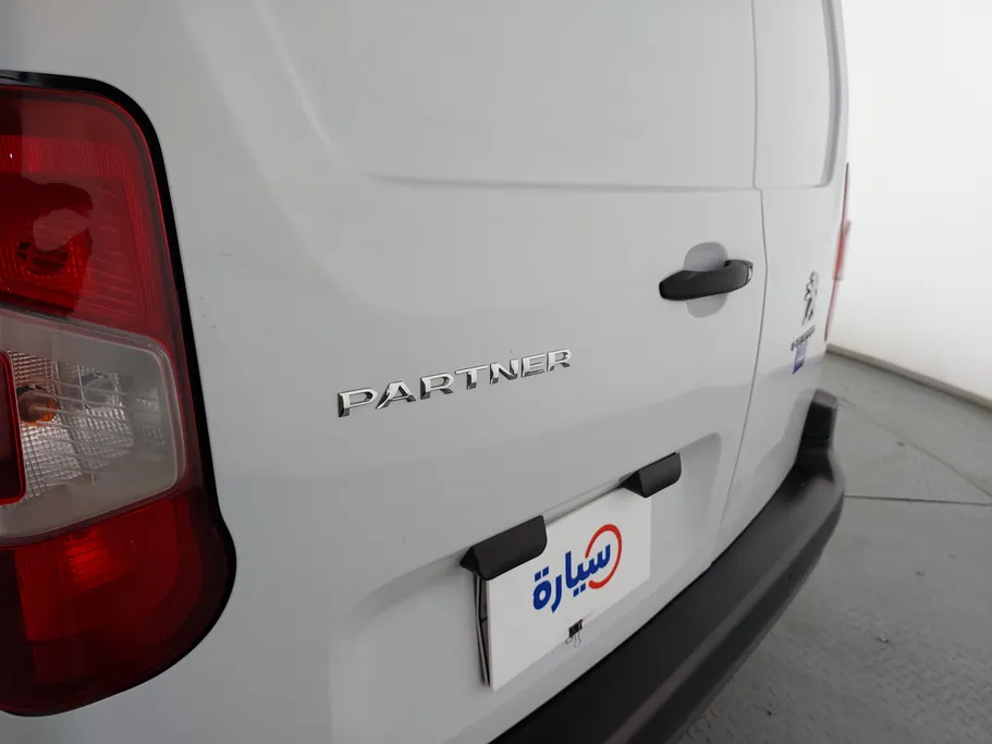 2022 Peugeot Partner Short van 
