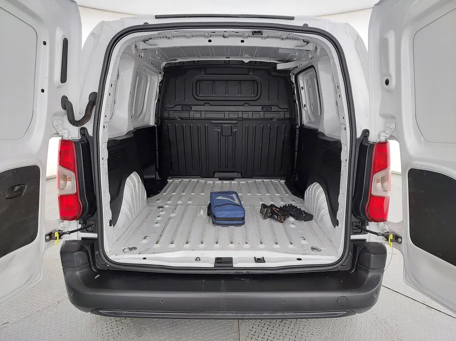 2023 Peugeot Partner Short van 