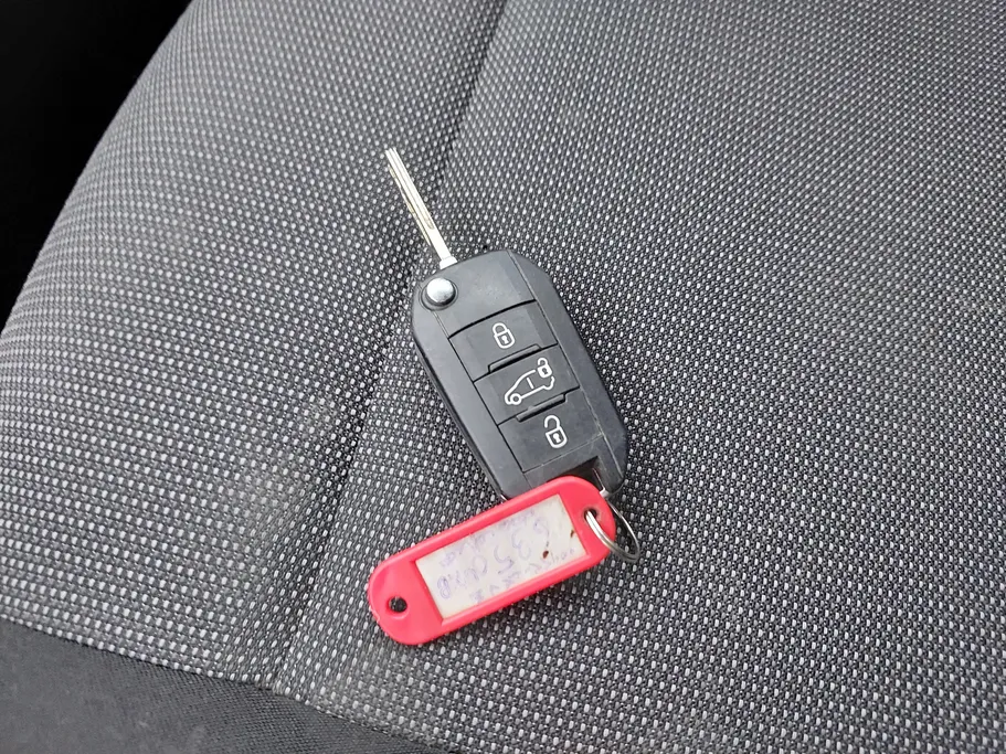 2023 Peugeot Partner Short van 