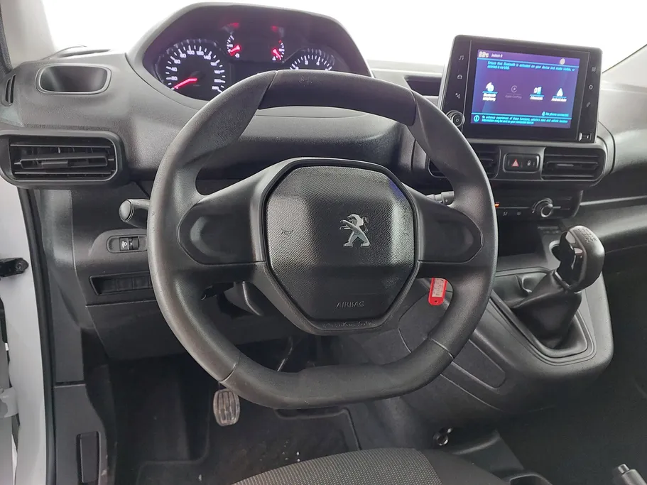 2023 Peugeot Partner Short van 