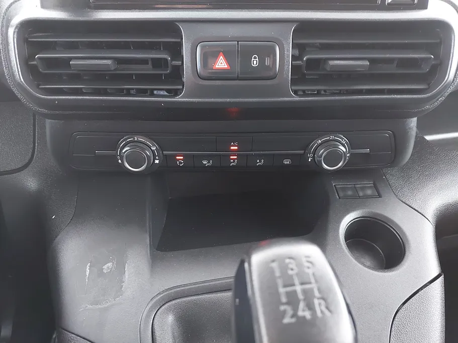 2023 Peugeot Partner Short van 