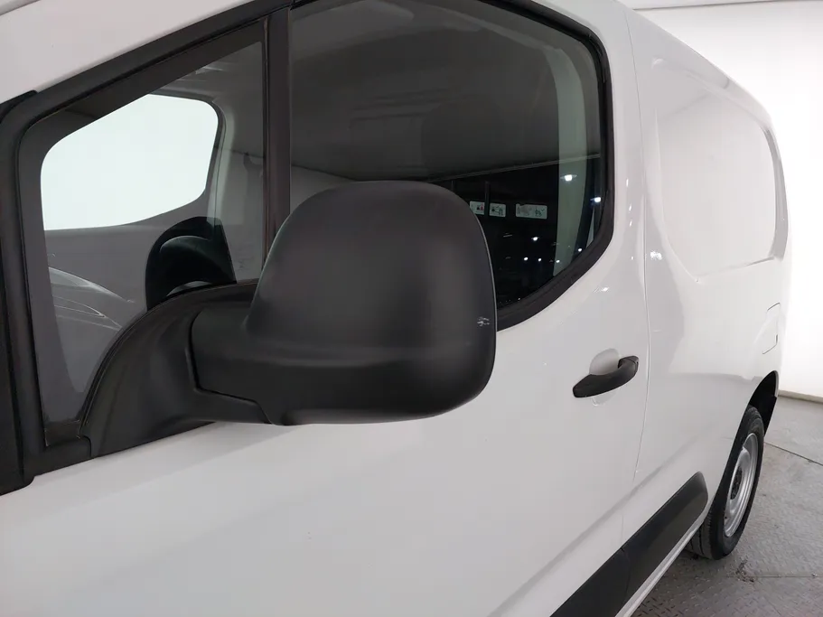 2023 Peugeot Partner Short van 