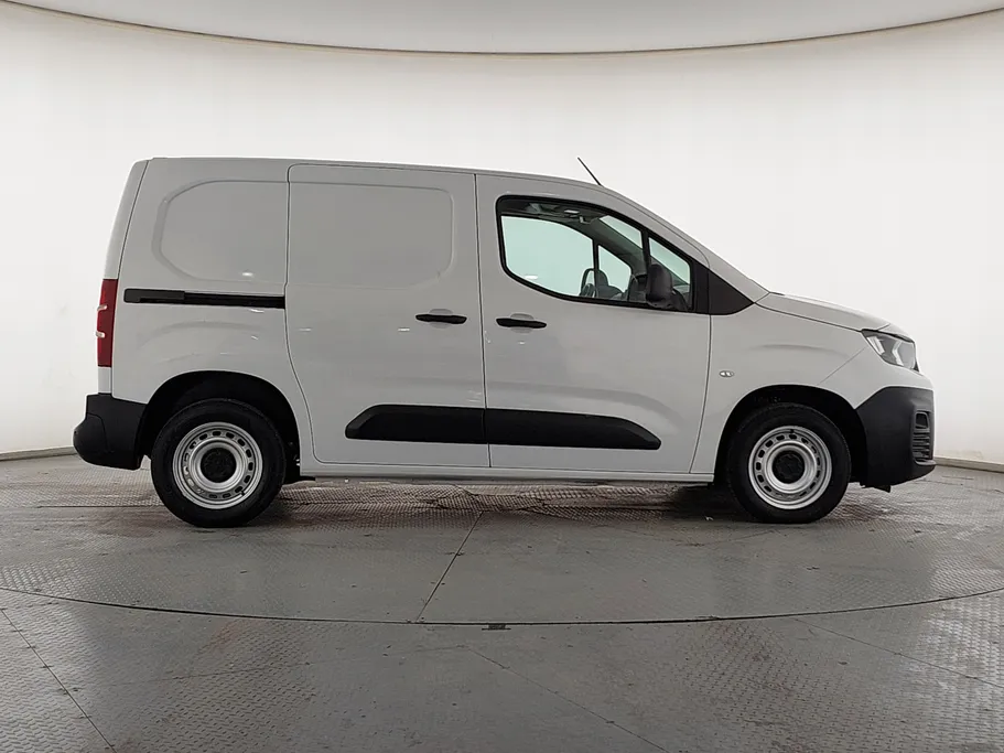 2023 Peugeot Partner Short van 