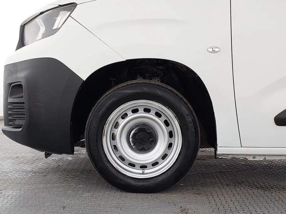 2022 Peugeot Partner Short van 