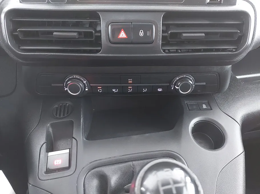 2022 Peugeot Partner Short van 