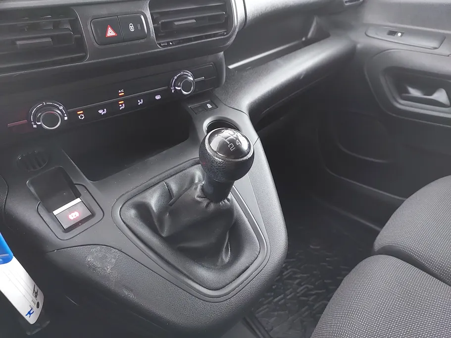 2022 Peugeot Partner Short van 