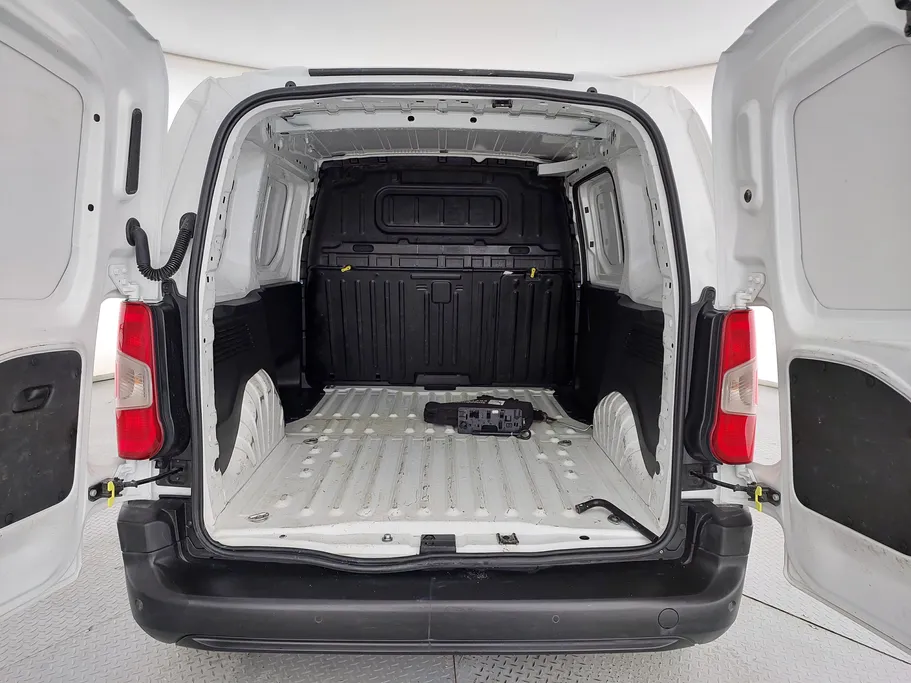 2022 Peugeot Partner Short van 