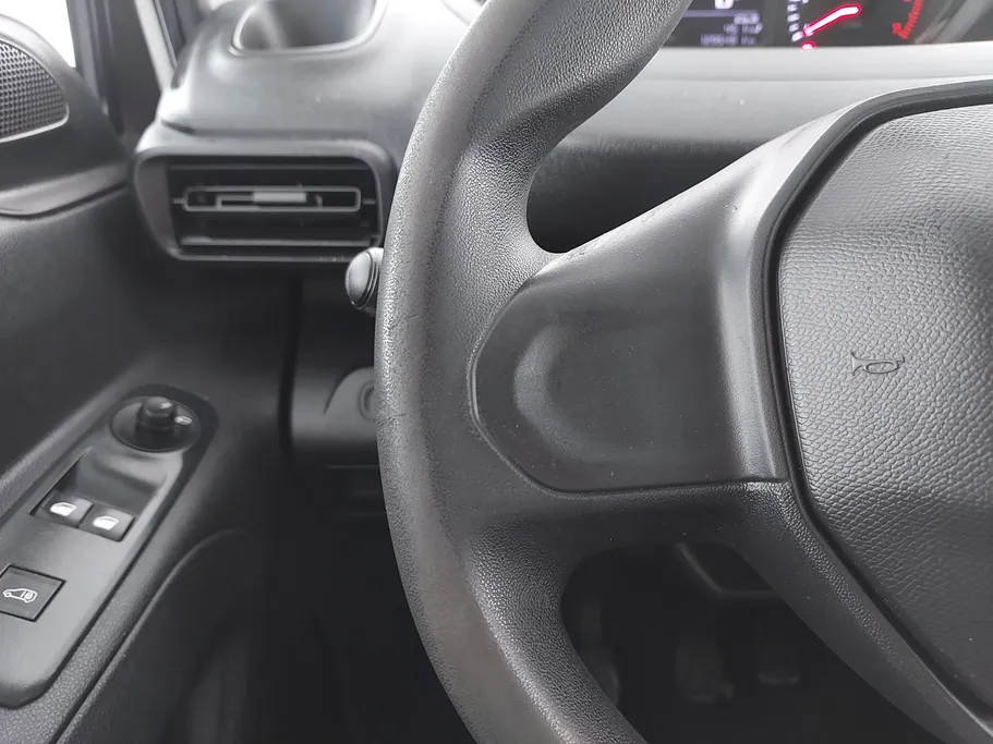 2022 Peugeot Partner Short van 