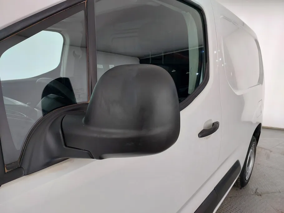 2022 Peugeot Partner Short van 