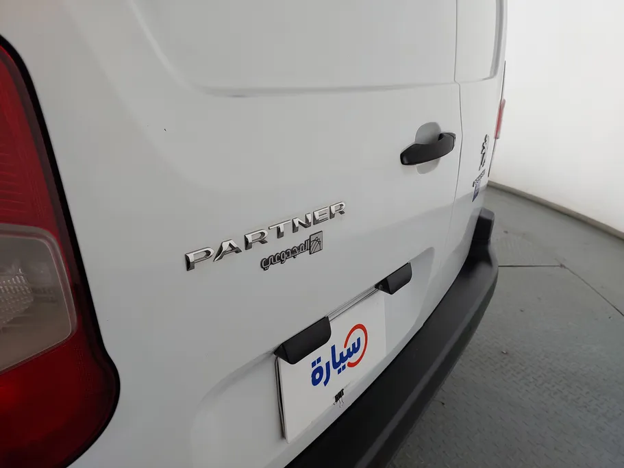 2022 Peugeot Partner Short van 