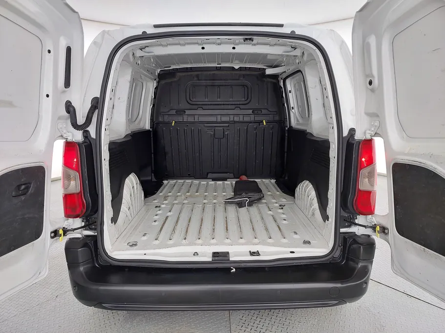 2022 Peugeot Partner Short van 