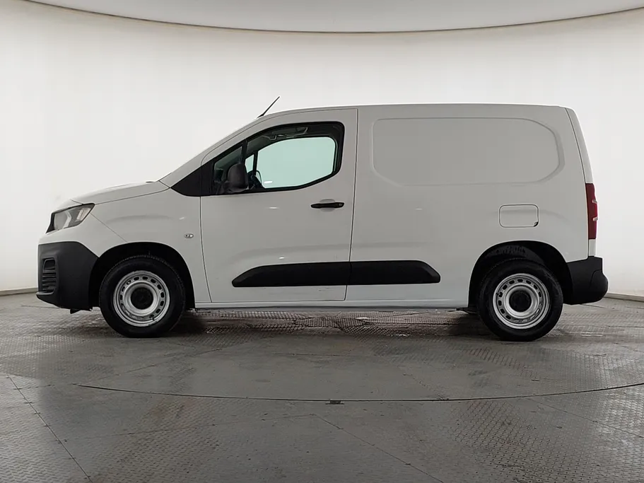 2022 Peugeot Partner Short van 
