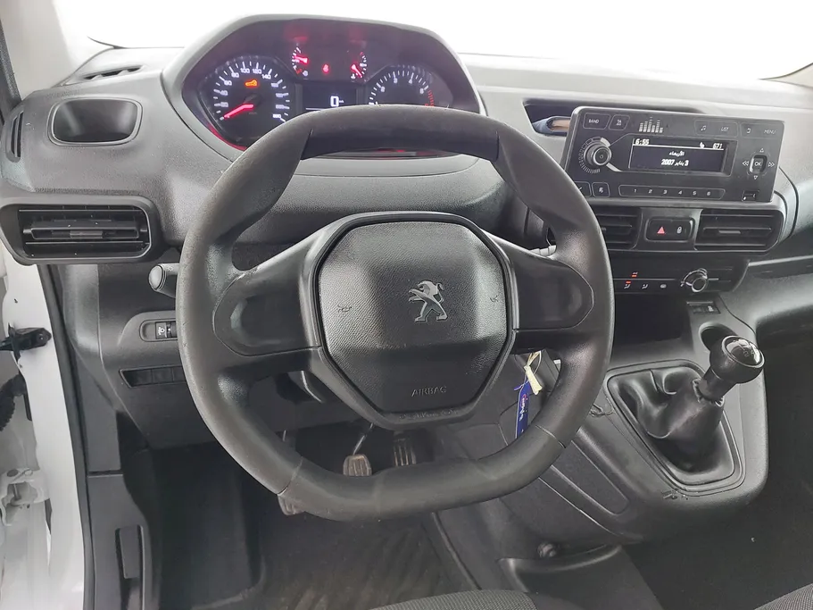 2022 Peugeot Partner Short van 