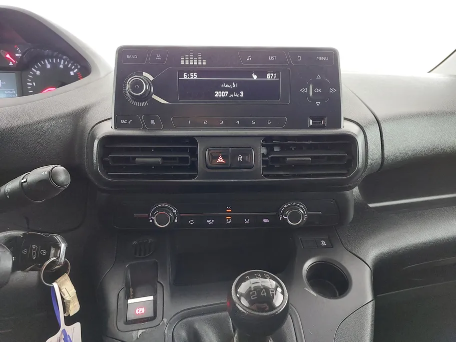 2022 Peugeot Partner Short van 