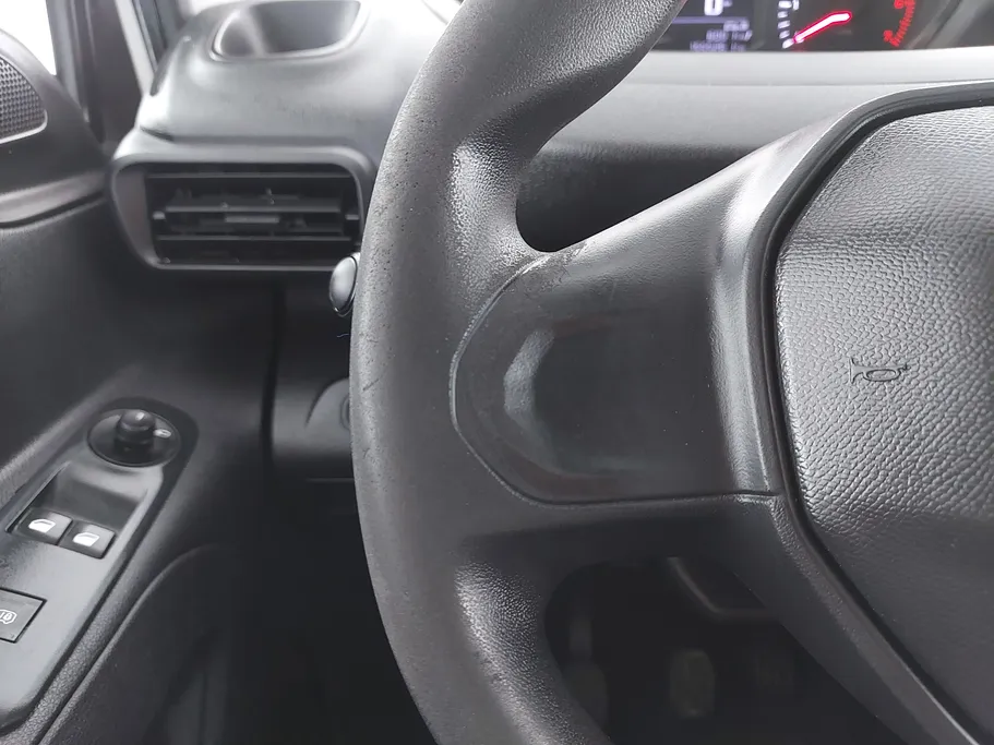 2022 Peugeot Partner Short van 