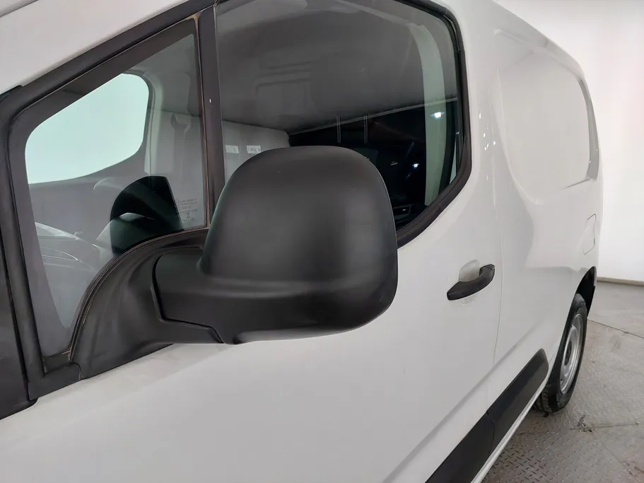 2022 Peugeot Partner Short van 