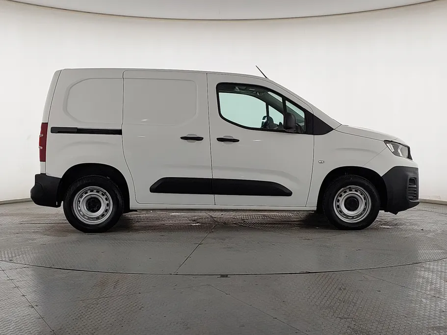 2022 Peugeot Partner Short van 