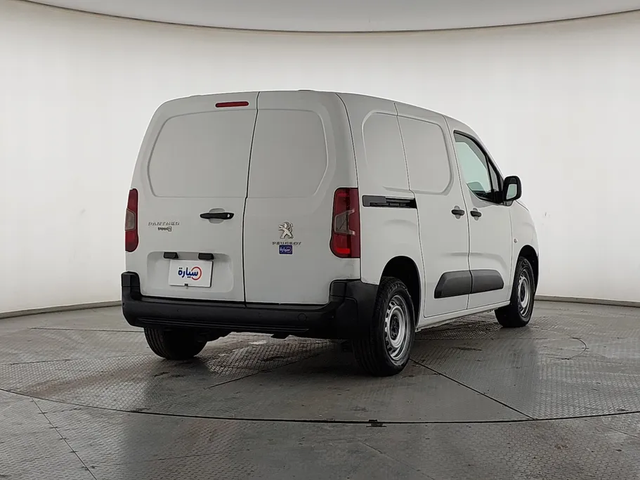 2022 Peugeot Partner Short van 
