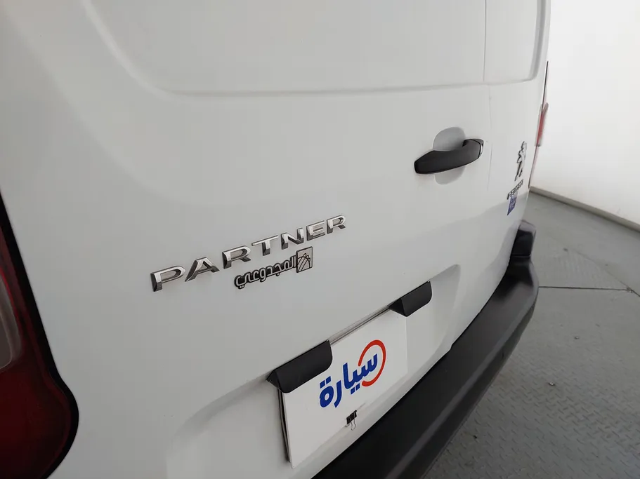 2022 Peugeot Partner Short van 