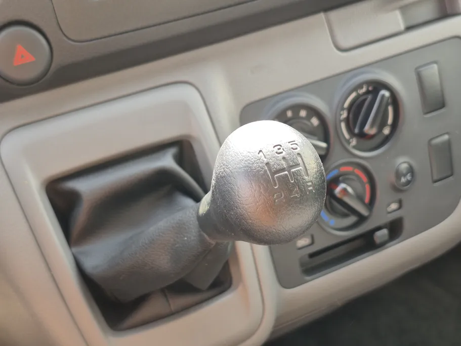 نيسان باص اورفان NV350 2021 