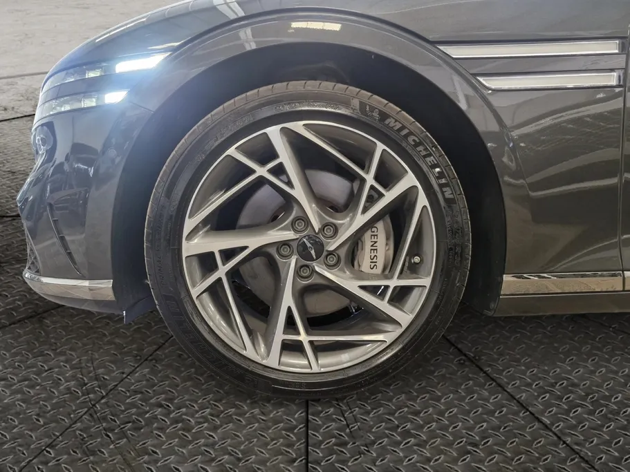 2023 Genesis G90 Platinum 