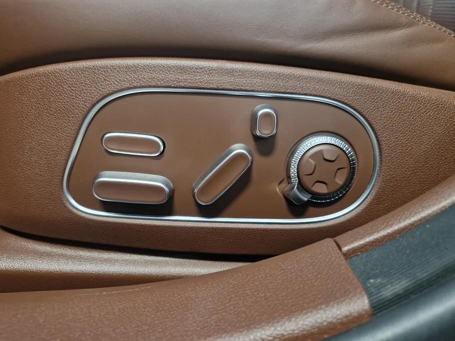 2023 Genesis G90 Platinum 