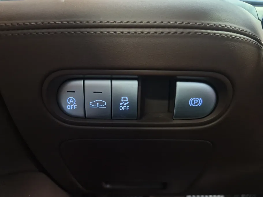 2023 Genesis G90 Platinum 