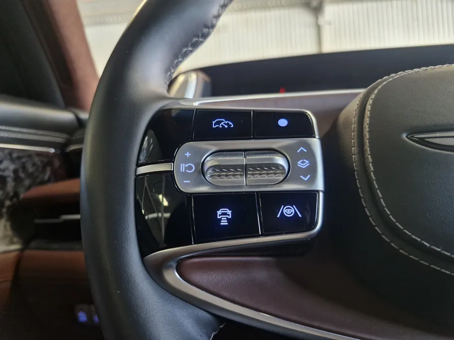 2023 Genesis G90 Platinum 