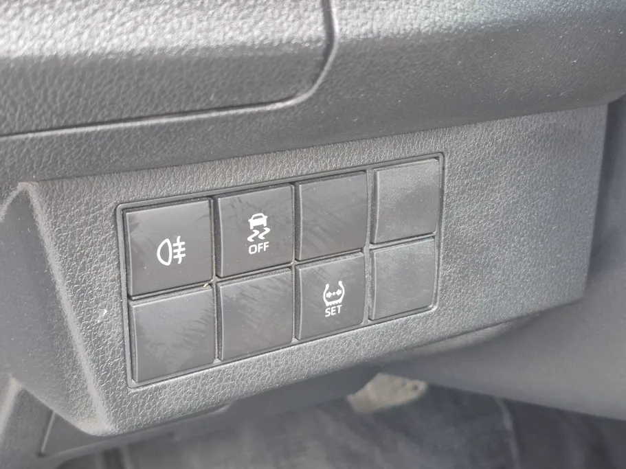 تويوتا يارس Y 2023 