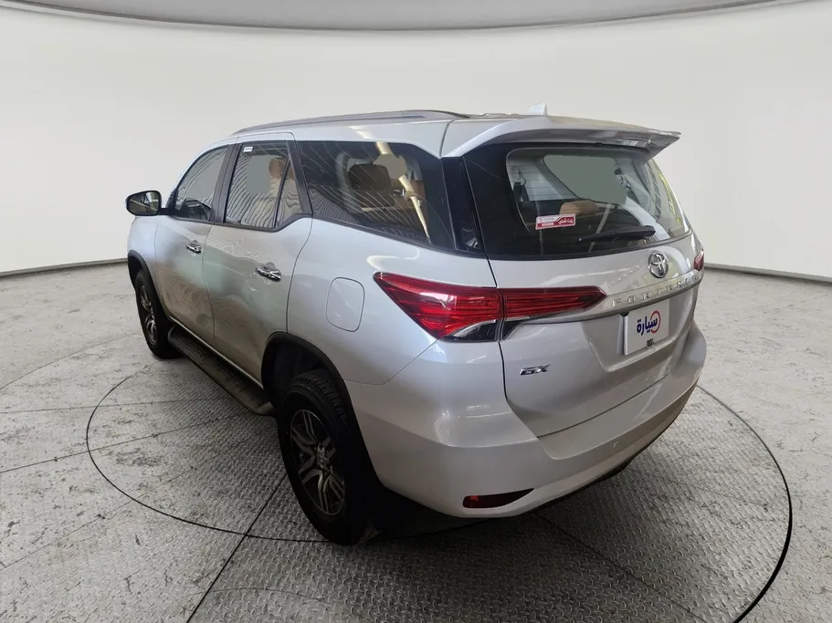 تويوتا فورتشنر GX 2024 