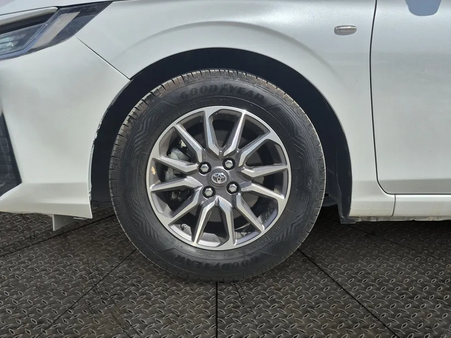 2023 Toyota Yaris  Y 