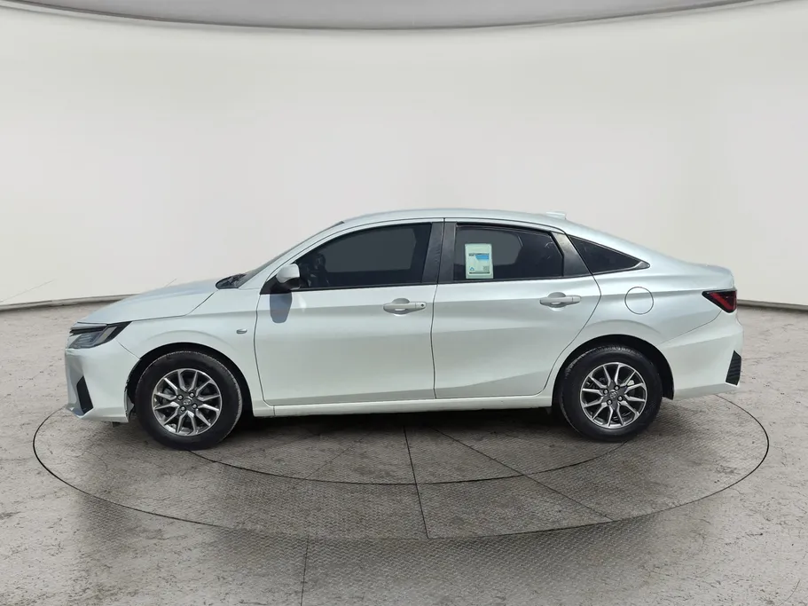 2023 Toyota Yaris  Y 